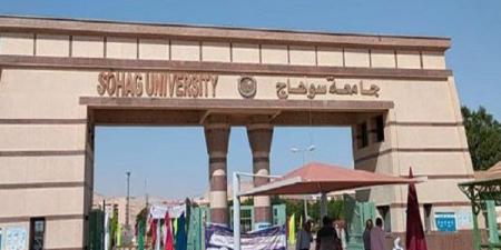 خير بلدنا..جامعة سوهاج تنظم معرض للملابس والأقمشة المجاني - كورة نيوز