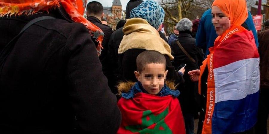 "كتاب أبيض" لمغاربة العالم يطالب بحماية الهوية والدعم في مناطق الحروب