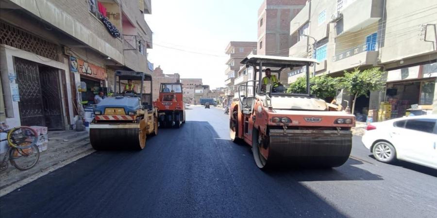 محافظ البحيرة تتفقد أعمال رصف طريق دمنهور- شبراخيت .. صور