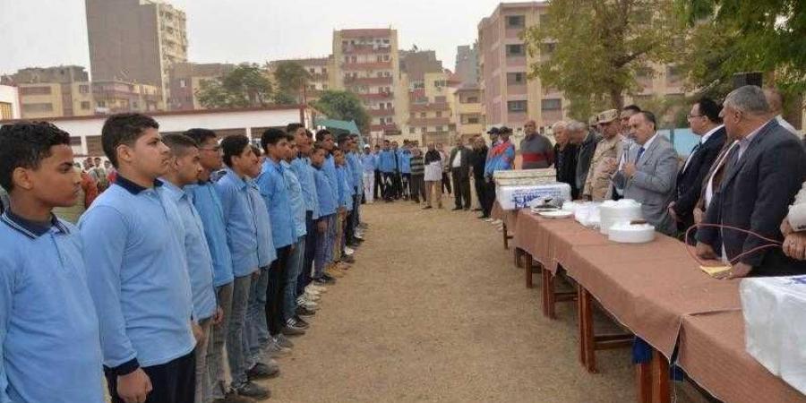 محافظ أسيوط يشهد إنطلاق مبادرة ”اتحضر .. للذهب الأخضر” لزراعة الشتلات ونبات الازولا بمدرسة الزراعة الثانوية