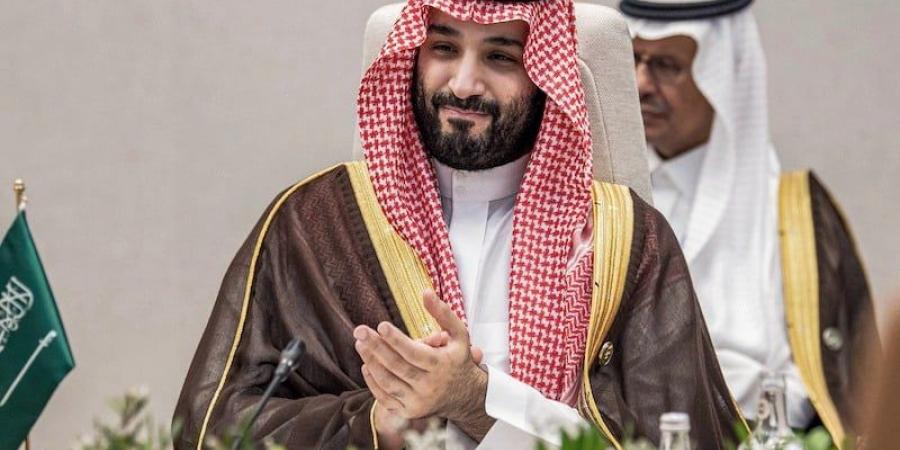 بن سلمان يطمئن على صحة الملك