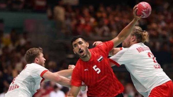 وزير الرياضة يدعم منتخب اليد.. ويهنئه بالفوز على الأرجنتين