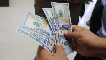 سعر الدولار في البنك الأهلي خلال عطلات البنوك المصرية اليوم الجمعه 3 يناير بعد تراجعة بـ17 بنكاً 100 دولار بكام جنيه من الـATM؟