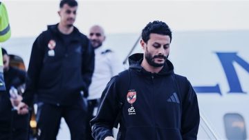 الأهلي بالزي الكحلي أمام شباب بلوزداد خلال لقاء الغد