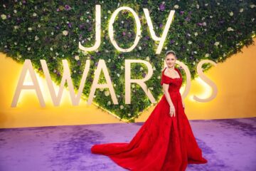 نجمات الفن يتألقن بإطلالات ساحرة في حفل joy awards